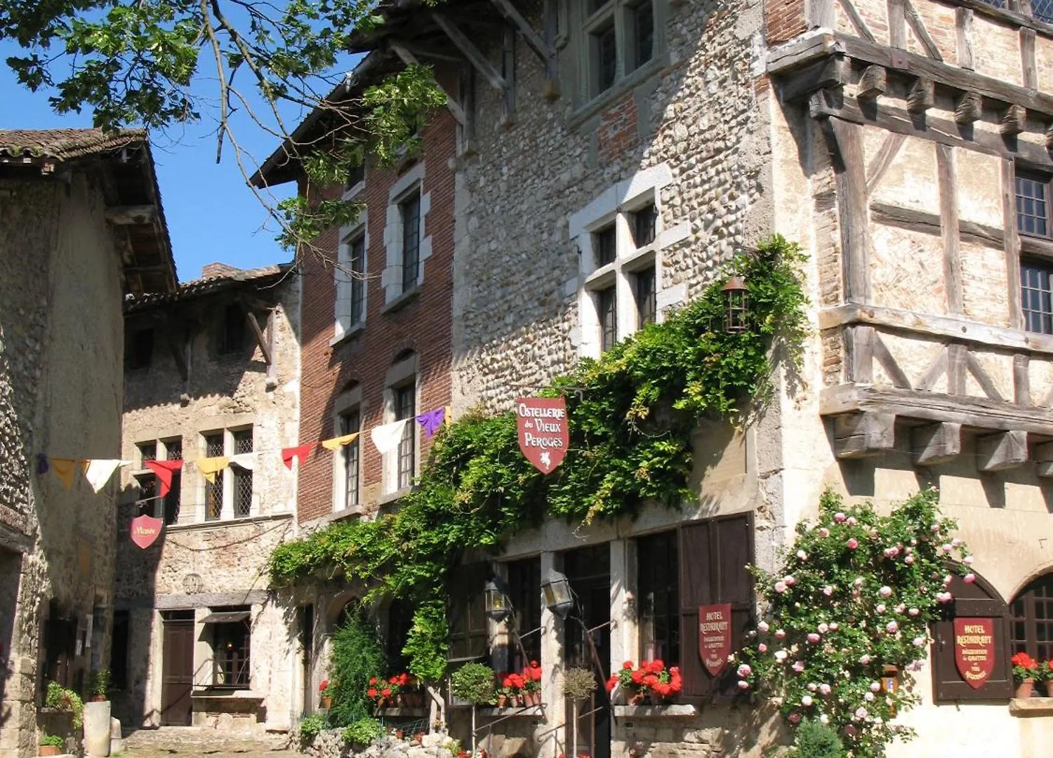 ** Hotel Hostellerie Du Vieux Perouges France