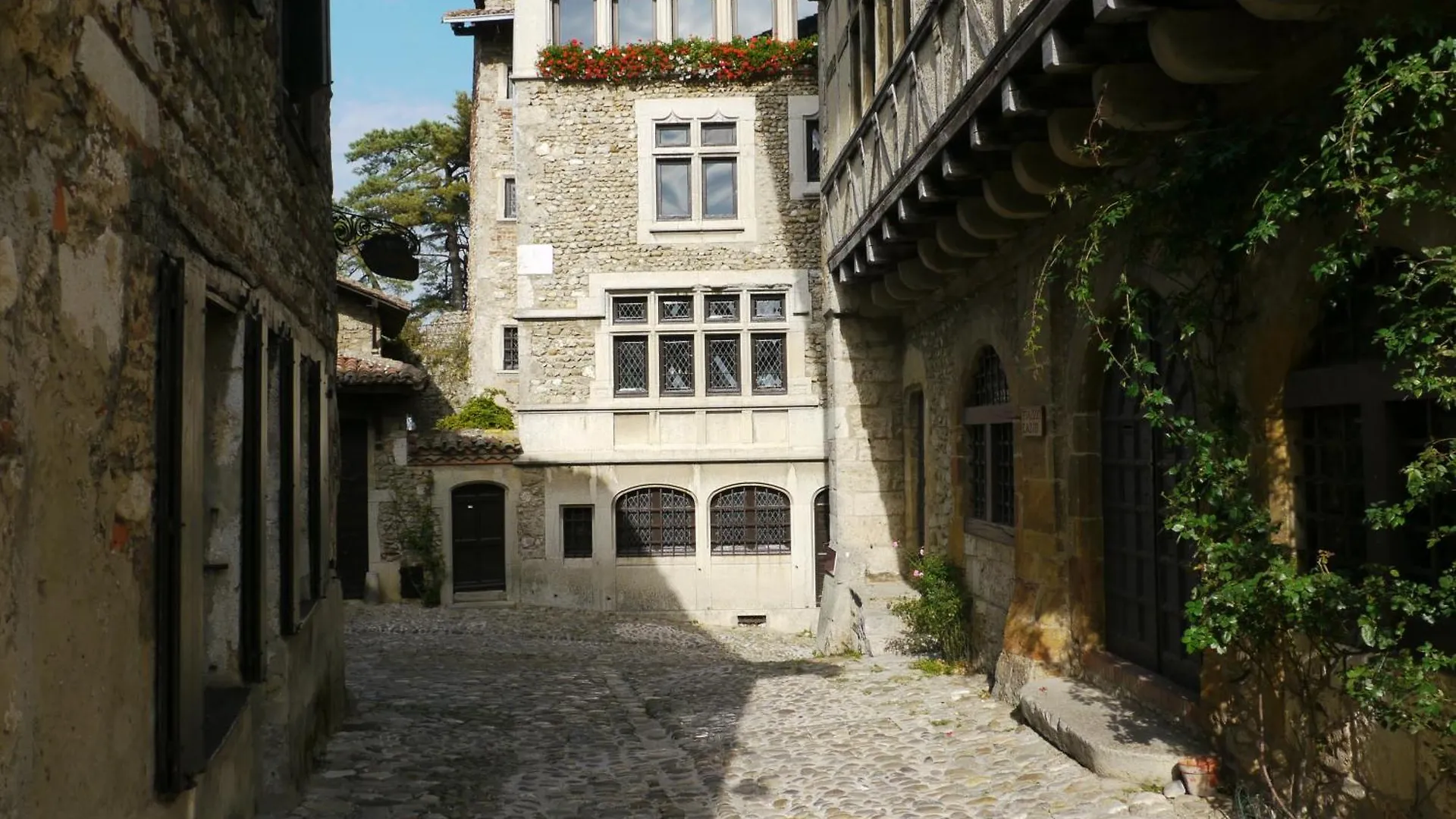 Hostellerie Du Vieux Pérouges 0*,  Frankrijk