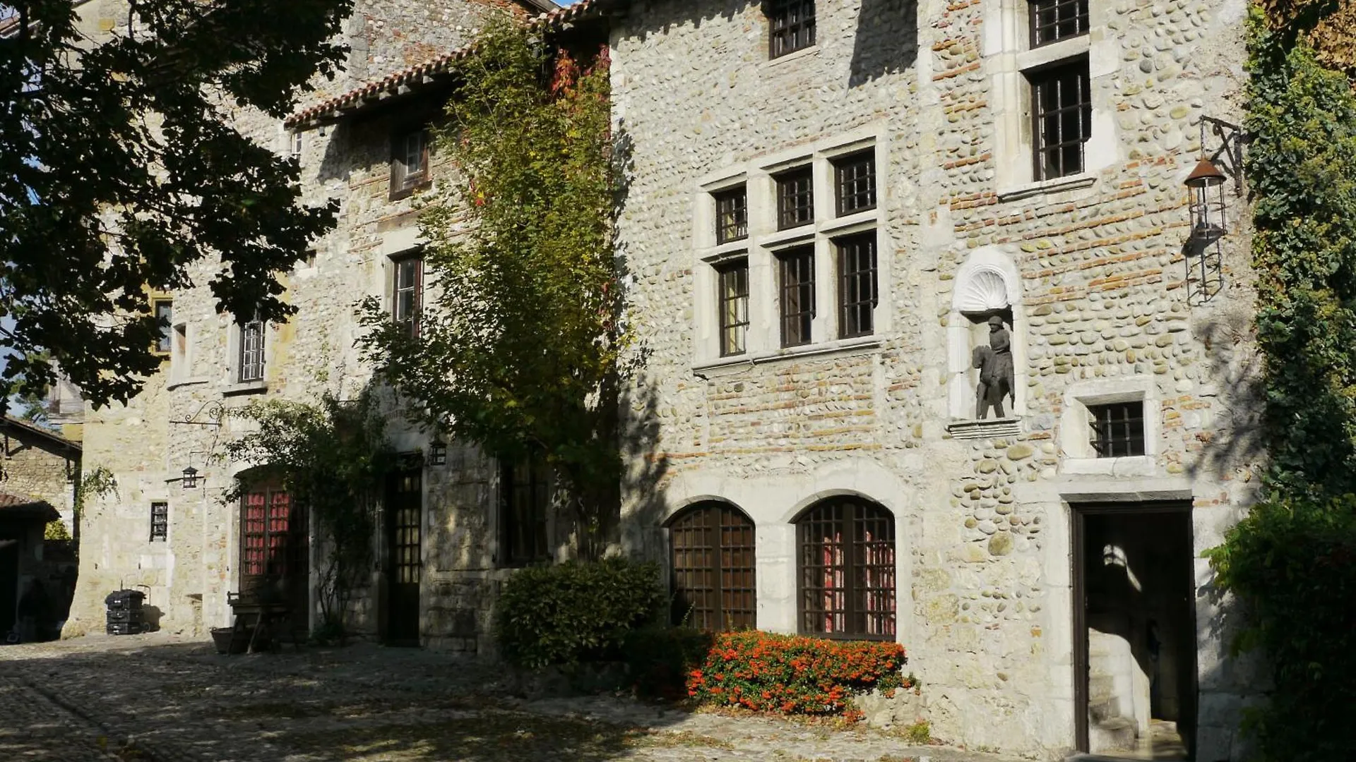 Hostellerie Du Vieux Pérouges Hotel