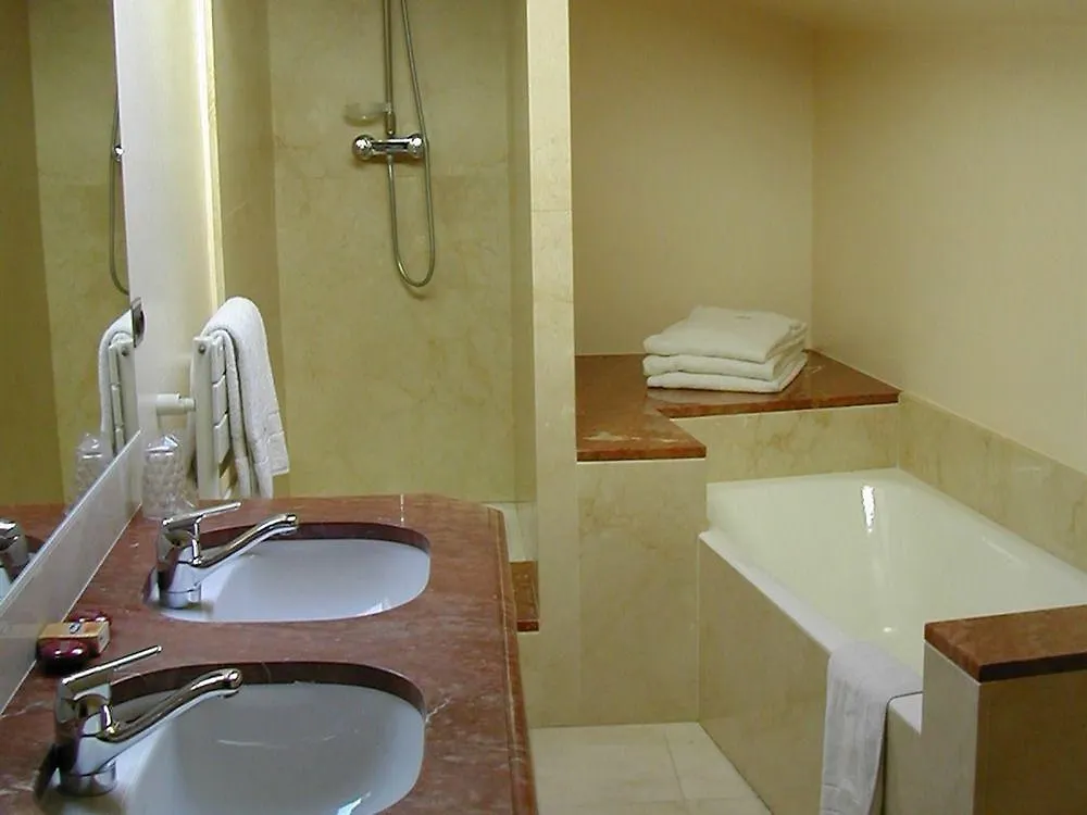 ** Hotel Hostellerie Du Vieux Perouges France