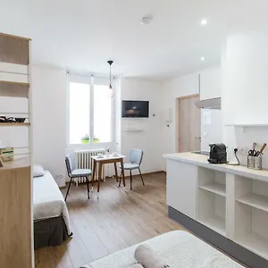 https://le-pavillon-bleu.midi-pyreneeshotels.com