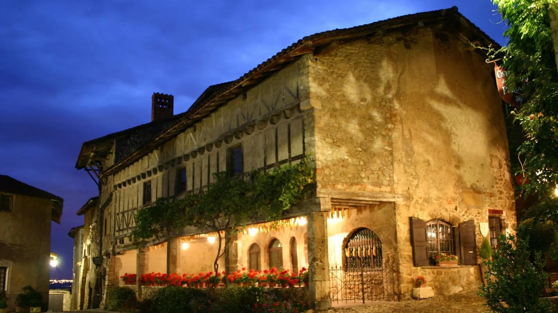 فندق Hostellerie Du Vieux Pérouges