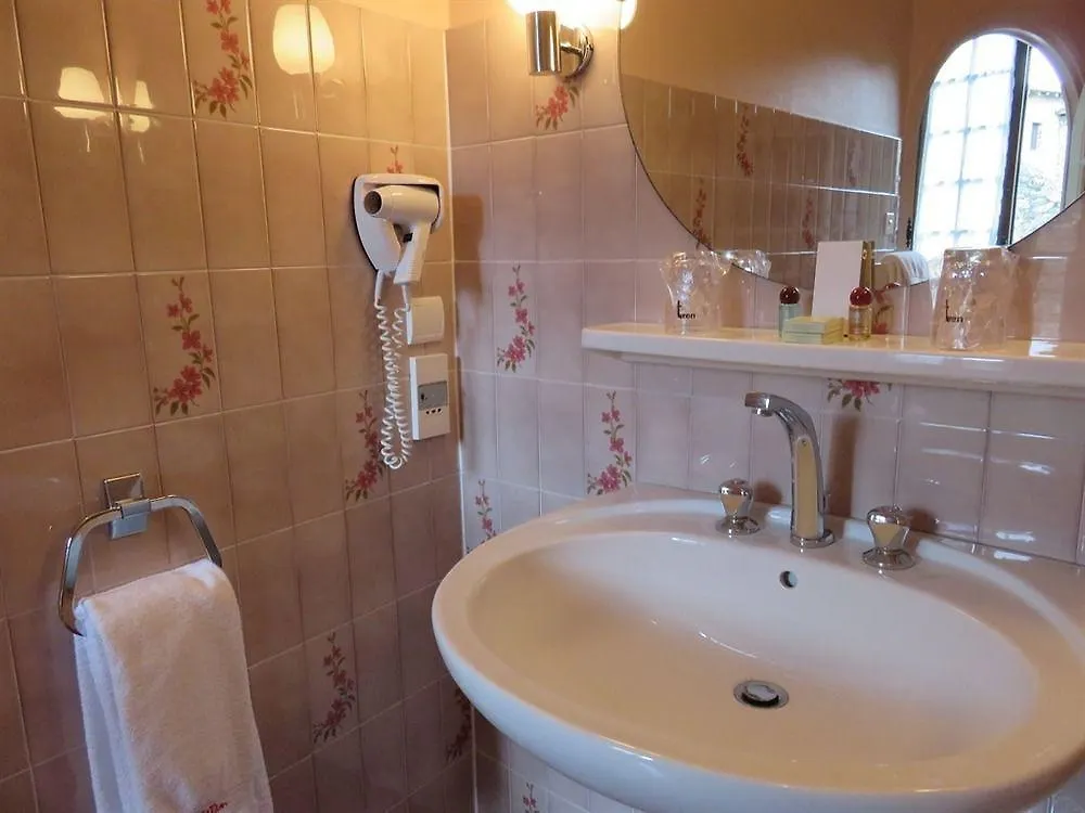 Hostellerie Du Vieux Pérouges فندق